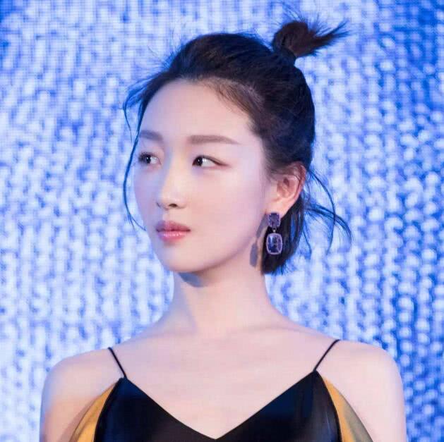 圆脸短发女生适合的简单发型扎法,圆脸女生头发少适合的短发减龄