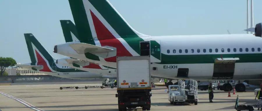 机场行李托运要不要封口,机场托运行李箱没有锁东西会丢吗