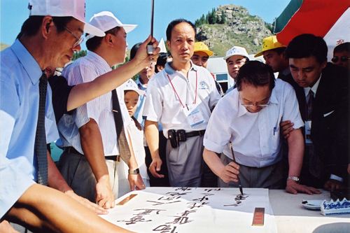 金庸最有名的两首诗,金庸作品中的经典诗句