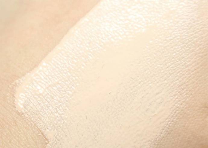 秋冬不卡粉脱妆的粉底液 (不易暗沉和脱妆的粉底)