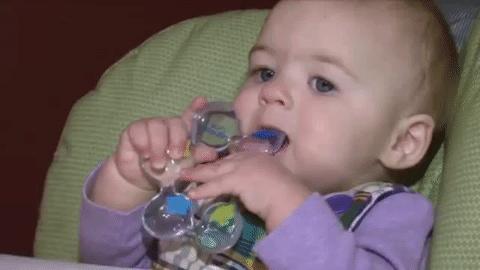 6个月宝宝长牙烦躁怎么办,宝宝几个月出牙疼痛