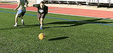 边路如何内切进攻,足球边路战术教学11人