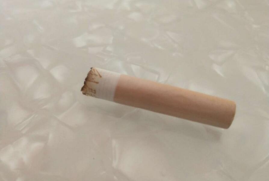 楼上扔烟头发生火灾怎么找到人,楼上丢烟头引发大火