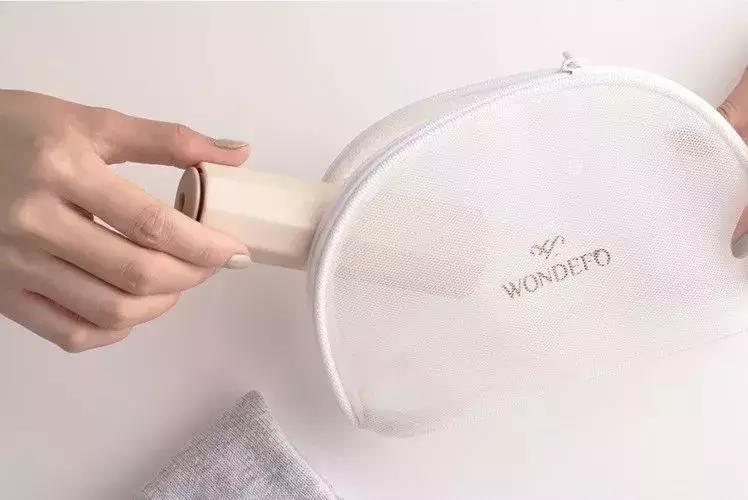 去除大衣灰尘的神器,快速简单去除羊绒大衣粘毛的妙招