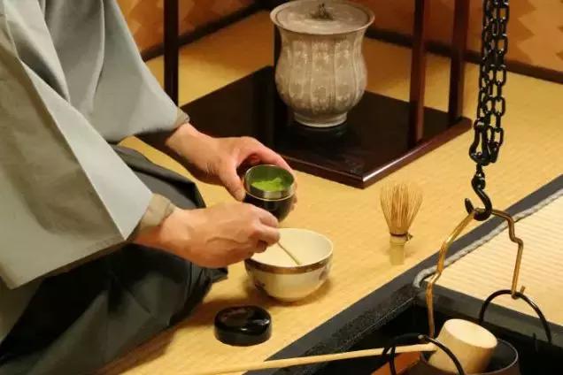 从东方到西方距离约为几千米,从东方到西方距离