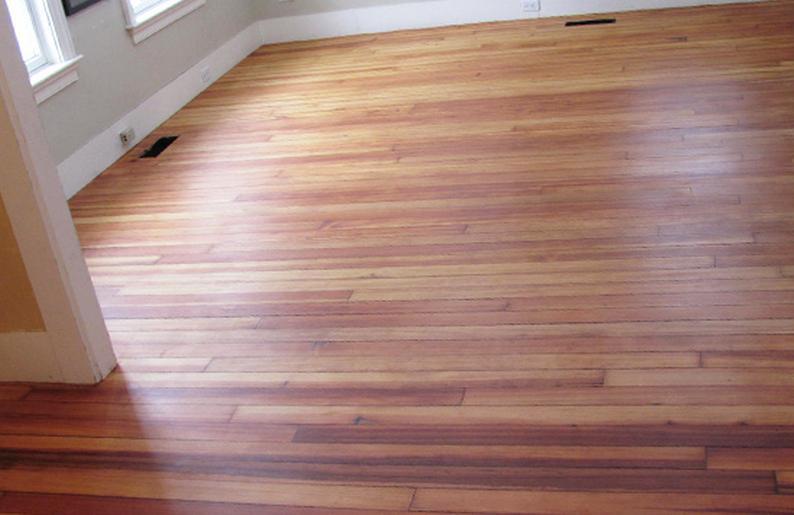 地板打蜡是用固体蜡还是液体蜡好？听万师傅一分析，才知被坑！