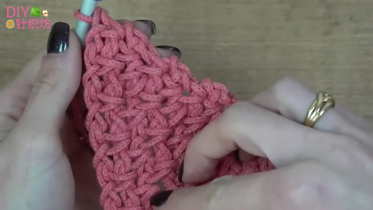 钩针编织三角围巾教程,钩针编织三角围巾视频教程