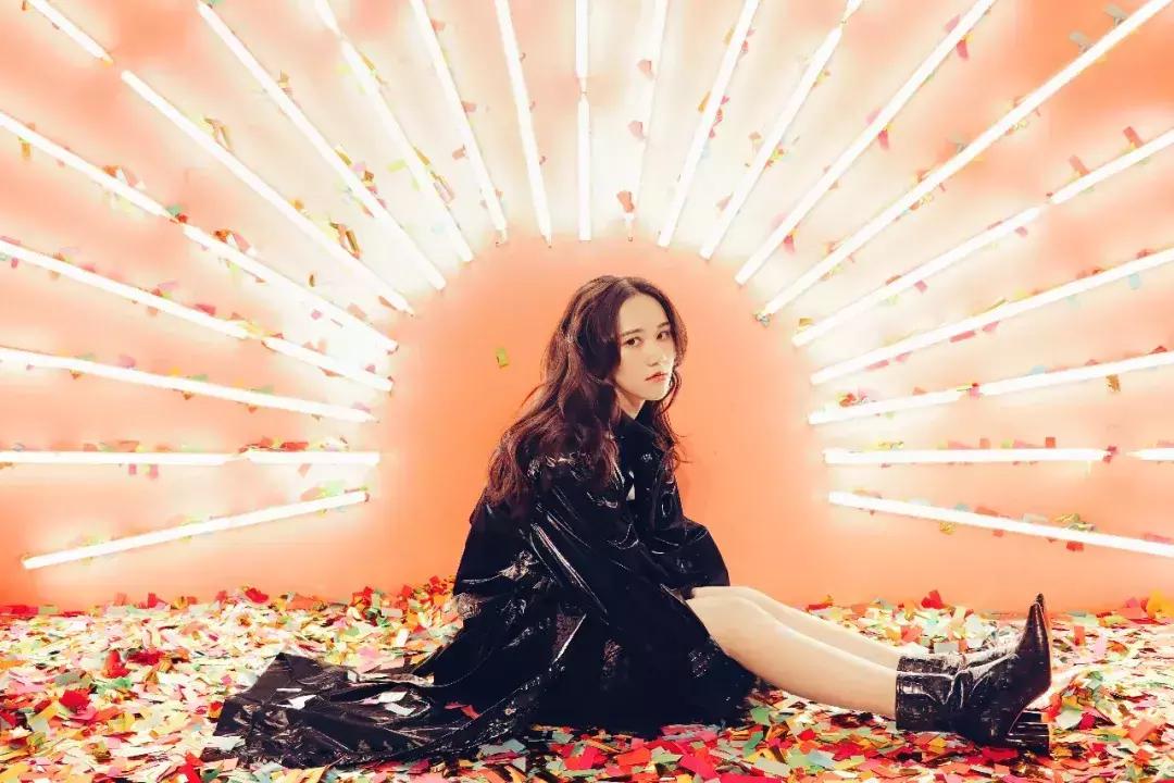 天啦噜！穿着唯品会衣服，我拍出了宇宙级别大片！