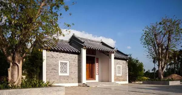 一座悬崖一所房子,一座悬崖上的城市