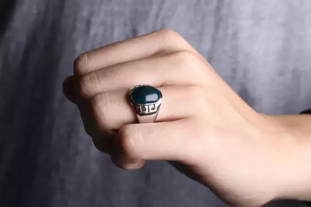 如何确定手镯戴多大,手镯戒指尺寸怎么戴