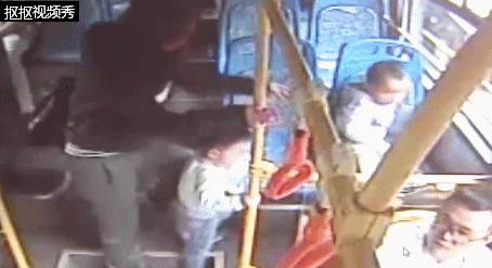 两岁小孩叼着奶瓶能睡着正常吗,两岁孩子叼着奶嘴离家出走