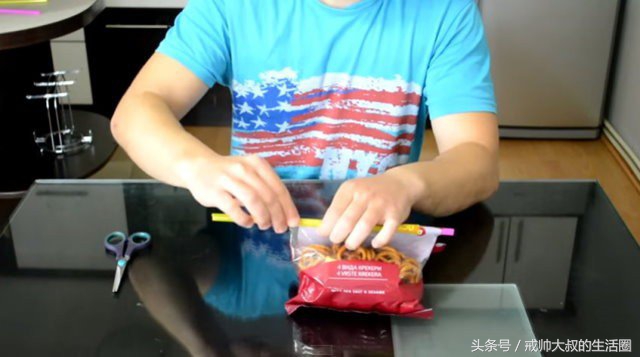 用吸管做封口夹一根就够了,自制封口夹用吸管