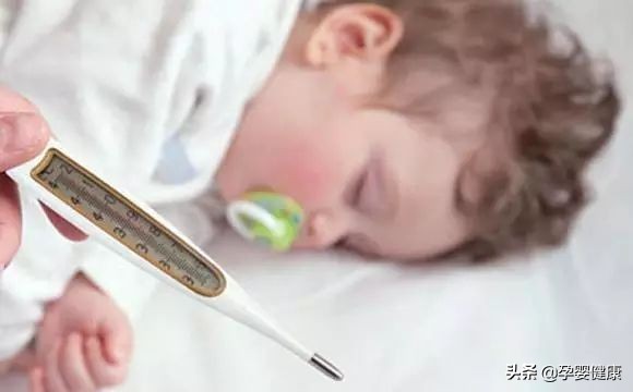 孩子先是呕吐后来发烧咳嗽怎么办,孩子发烧咳嗽眼屎多呕吐怎么回事