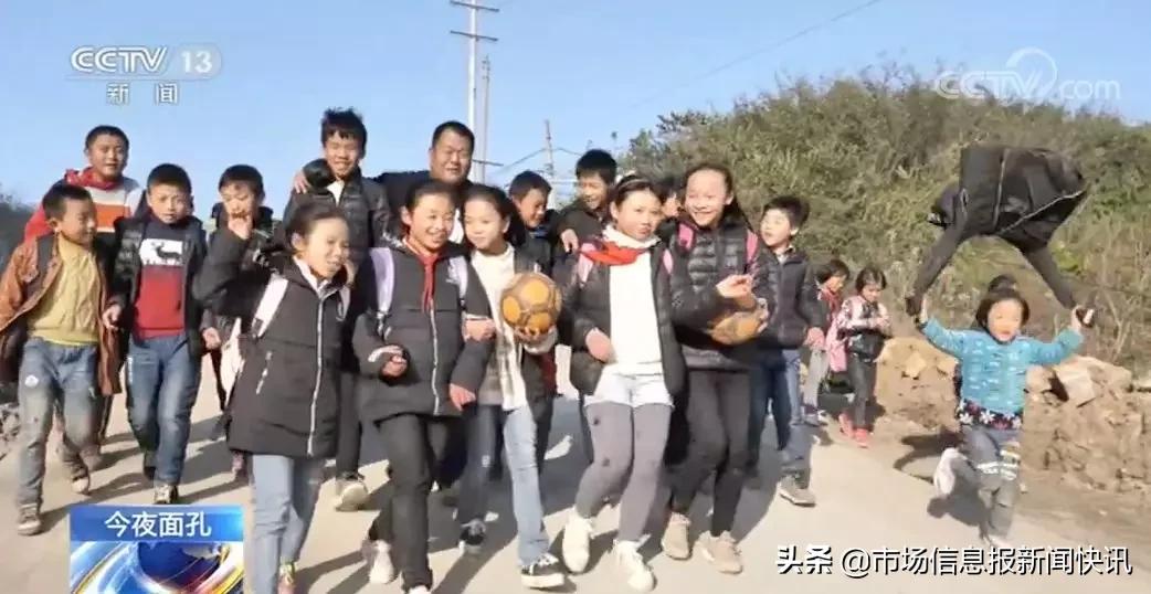 教诗歌的语文老师，带出了一支足球队！还整挺好