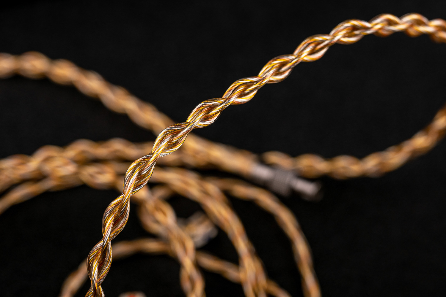 名为“魔”圈，却依然一本正经，qdcDmagic听感简析