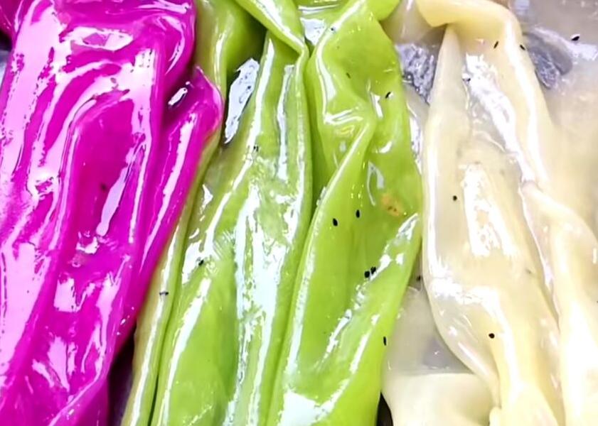 河南大姐大学毕业摆摊卖凉皮，5元一碗，已买两套房，感觉很自豪