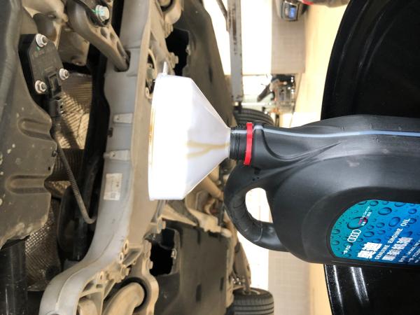 奥迪q3机油保养报警,新款奥迪q3跑5000公里机油灯报警