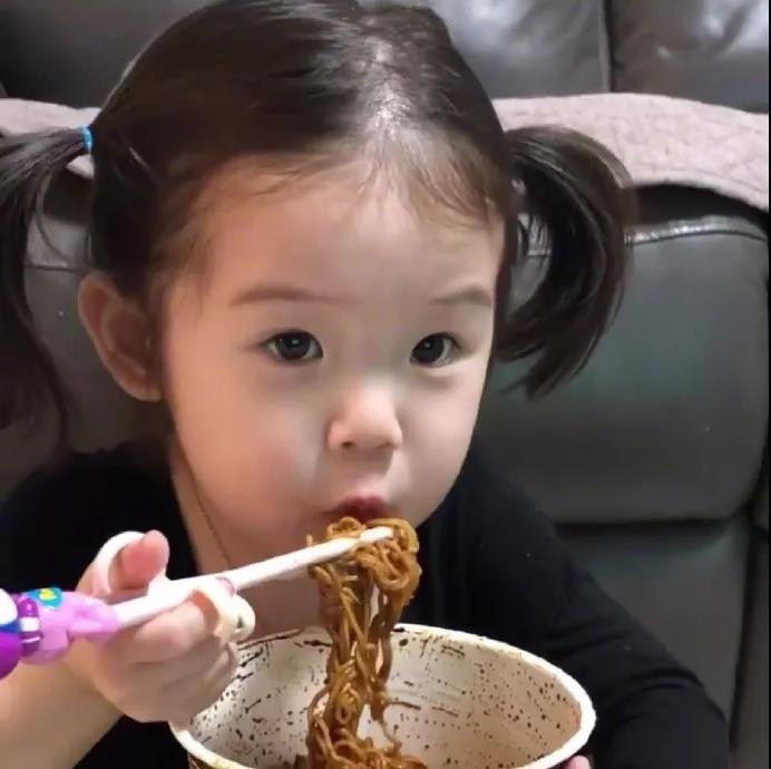 微信头像图片可爱萌娃男孩卡通,微信头像可爱小女孩萌娃卡通呆萌