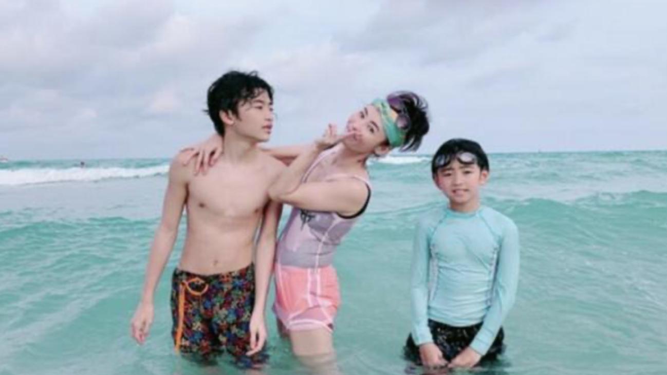 张柏芝为儿子买圣诞礼物，平价购物仅花六百元，满载而归乐在其中