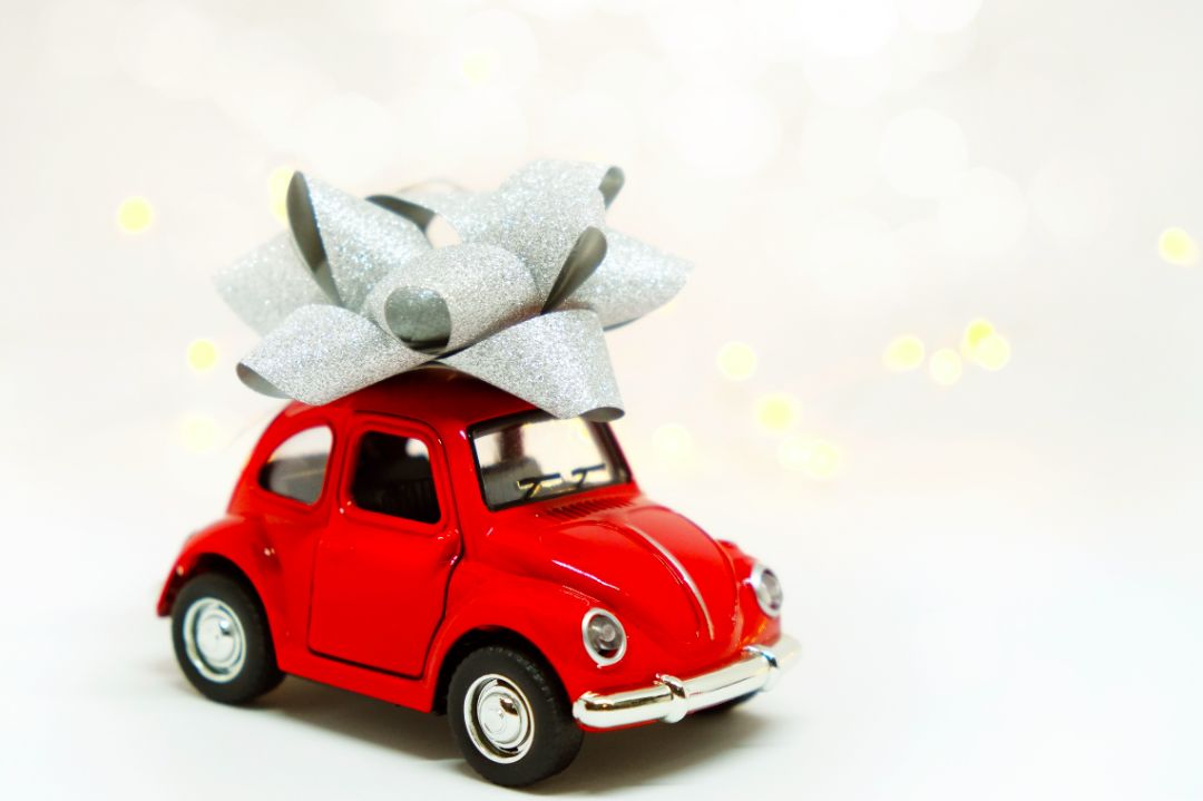 圣诞礼物是gift还是present,圣诞节礼物都是提前送的吗