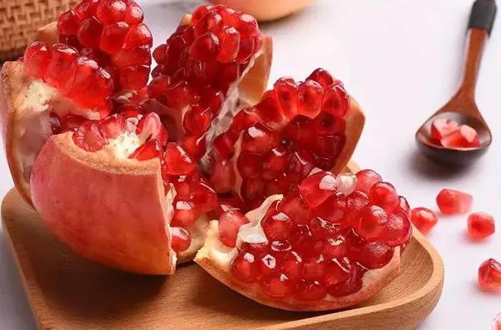 突尼斯石榴是不是都是爆汁的呢,好吃不吐籽的突尼斯软籽石榴来了