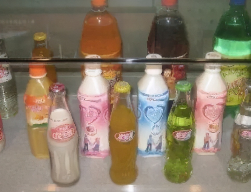 宏宝莱荔枝味和凤梨味哪个好喝,荔枝宏宝莱