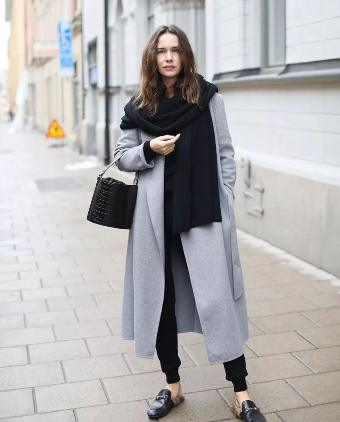 适合配中长款大衣的鞋子,冬季适合搭配大衣穿的鞋子