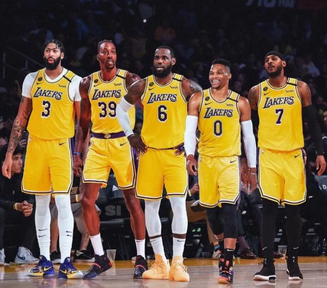 詹姆斯要当爷爷?17岁布朗尼和女友官宣恋情,身材性感不输卡戴珊