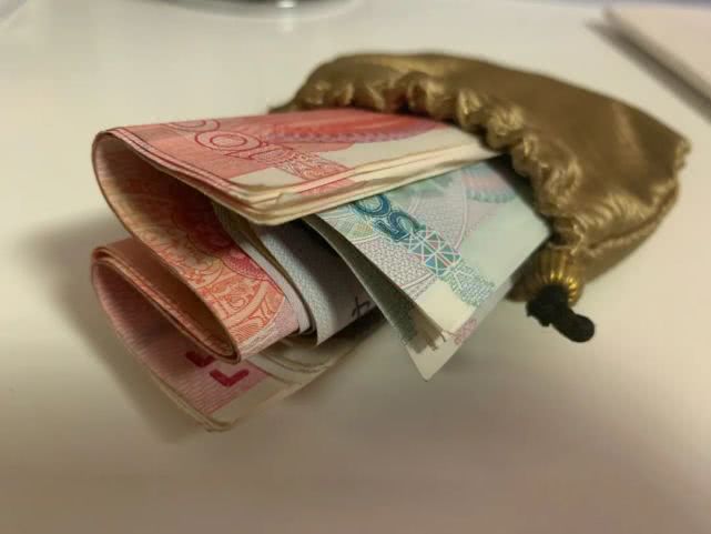 290个遗物故事,290次想念的声音