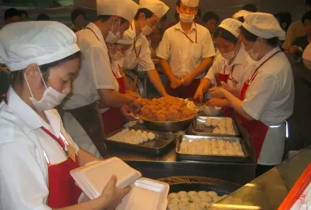 从街边店逆袭到700家连锁店,夫妻店成功逆袭互联网大鳄