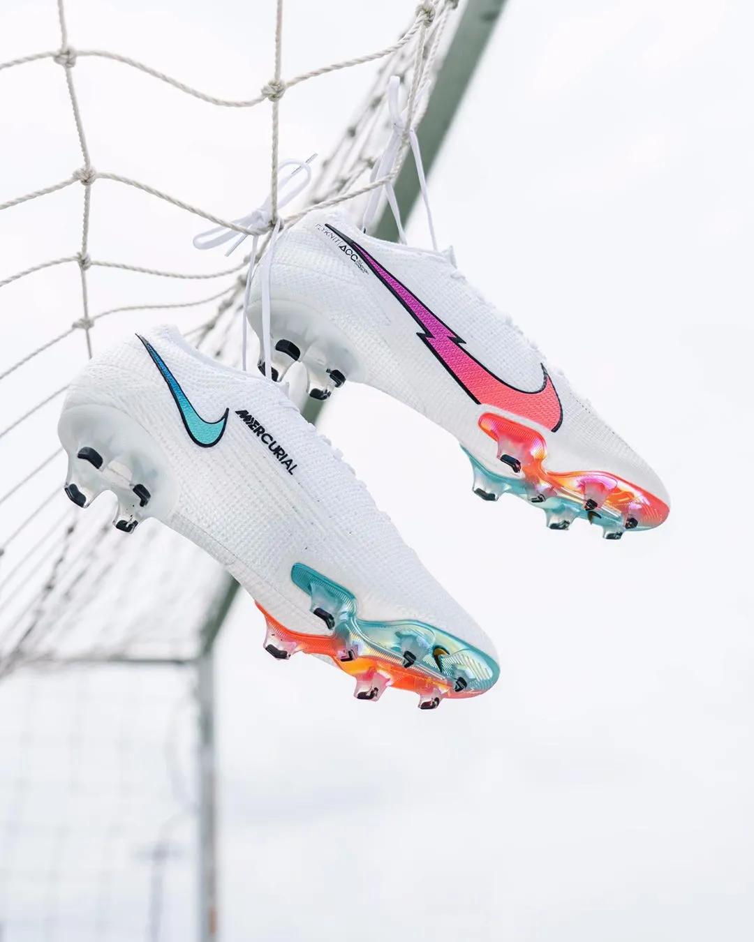 有哪些高颜值的实战足球鞋推荐,什么球鞋好看又帅又实战足球鞋