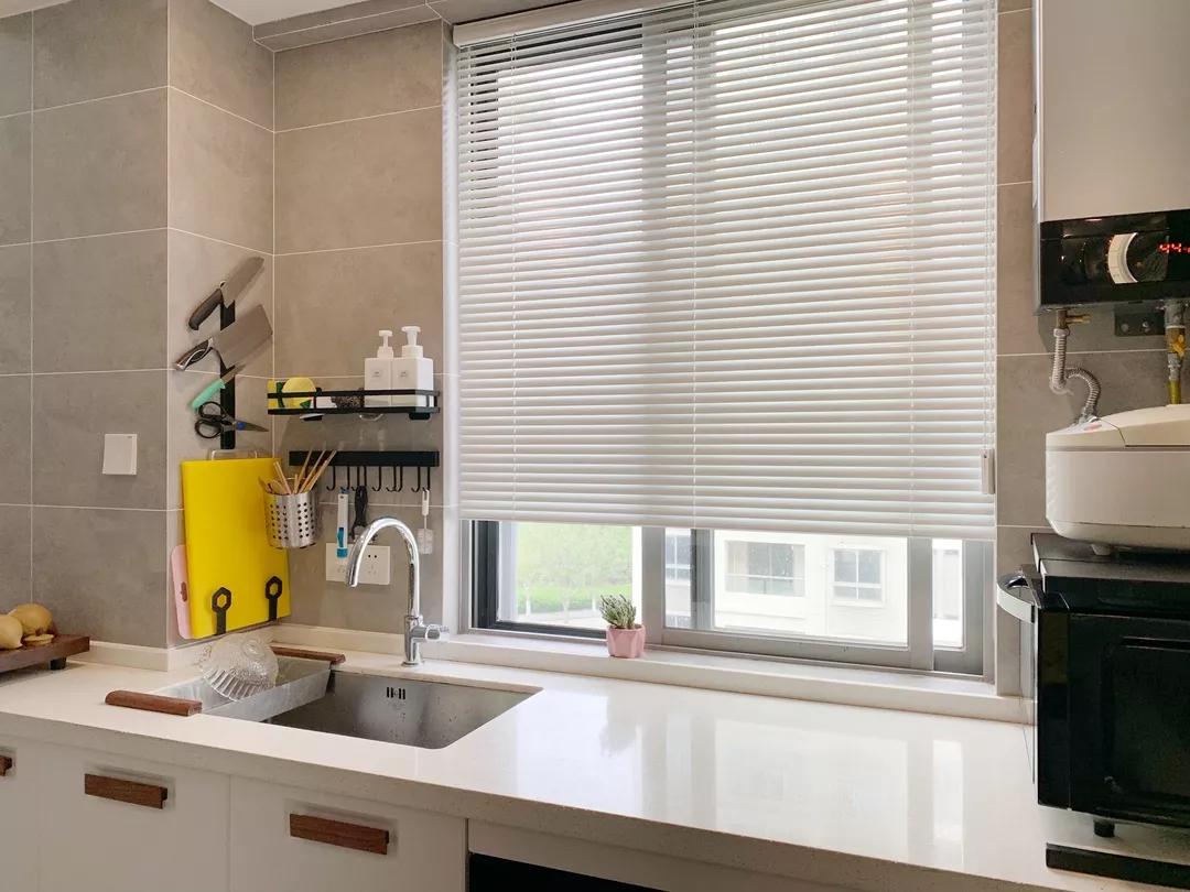 125平简约轻奢风家装设计,137平米客餐厅现代风装修效果图