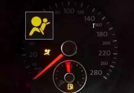 开车时这几个灯亮了马上停车,这八种灯亮了一定要停车