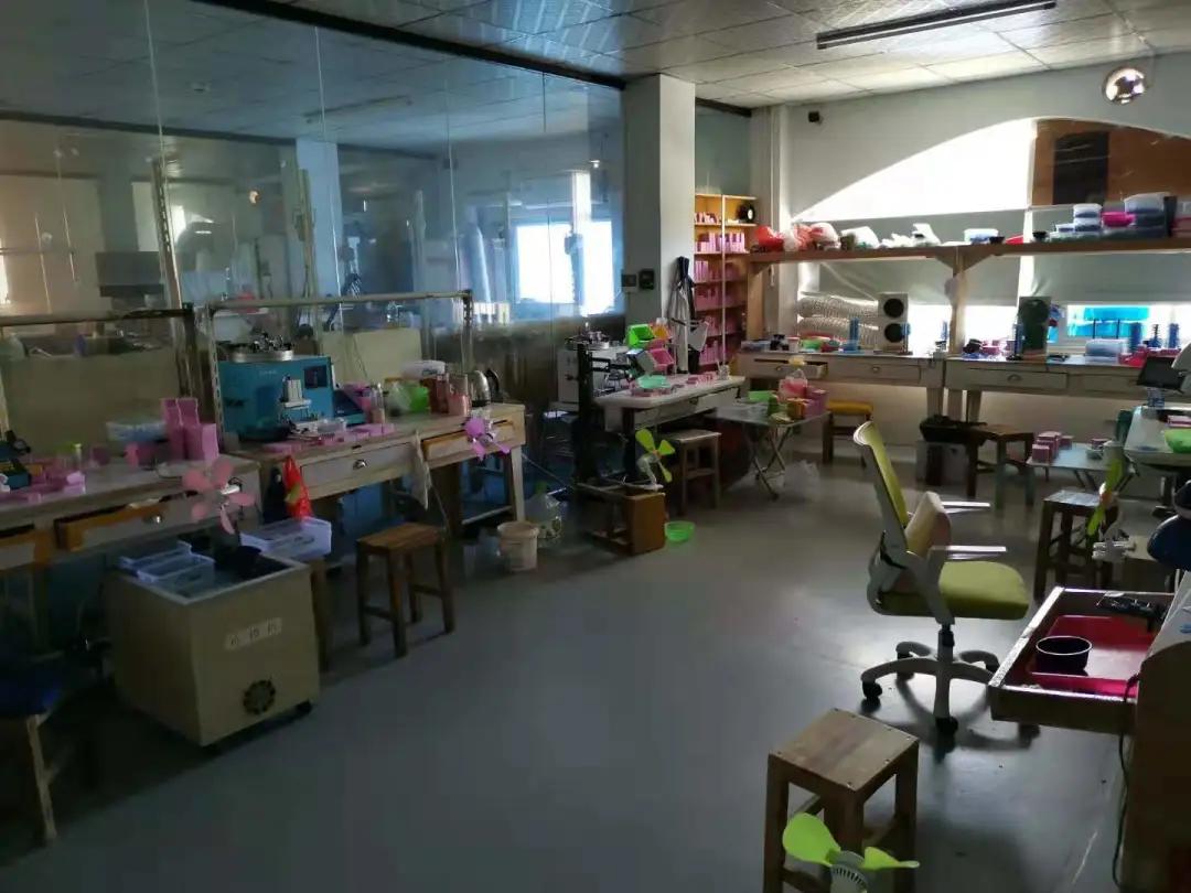 微信、闲鱼上“闪闪动人”的名牌首饰，其实是……