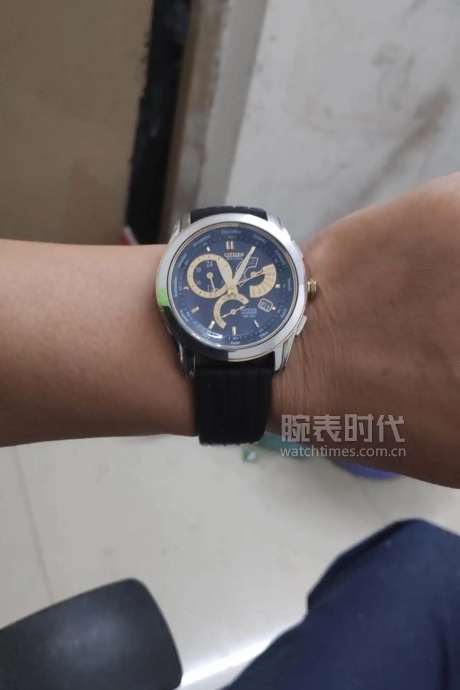 网友晒自己微信好友数量,网友晒1300手表