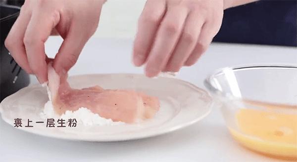 在家自制香酥炸鸡排，金黄酥脆，外酥里嫩，比吃肯德基还过瘾