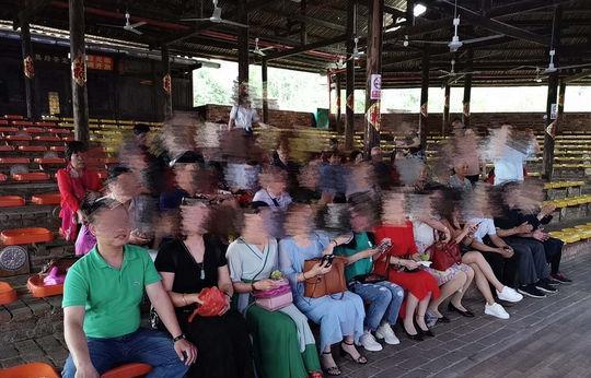 导游必须强制游客消费事件,导游强制游客消费事件