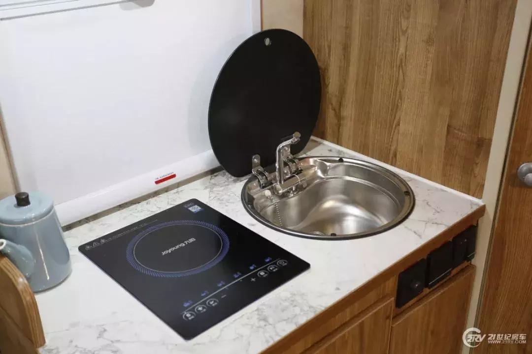 拓锐斯特轻卡侧拓展房车最新信息,拓锐斯特火星二号纵床版房车