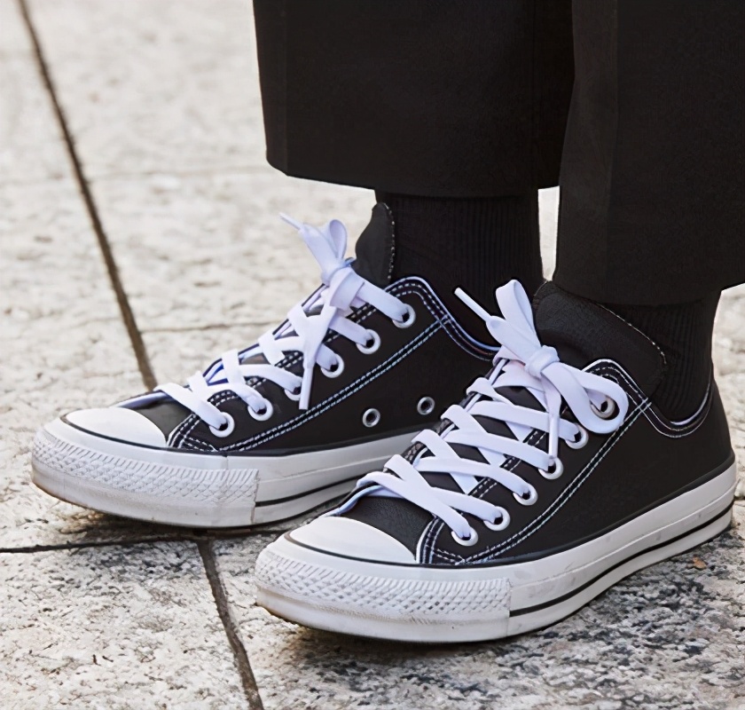 匡威经典款高帮鞋配什么裤子,匡威高帮鞋怎么搭配才好看