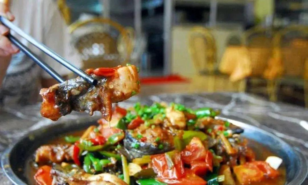 酒鬼炖鱼最正宗的做法,大厨用啤酒炖鱼