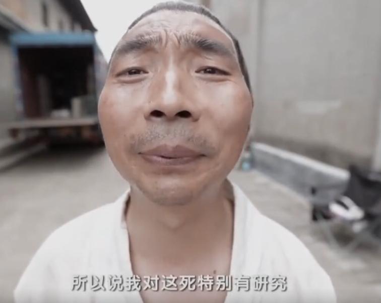 横店群演拜王宝强和赵丽颖,横店群演以王宝强激励自己