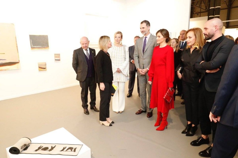 西班牙王后最新的穿搭,西班牙王后实力演绎花裙穿搭