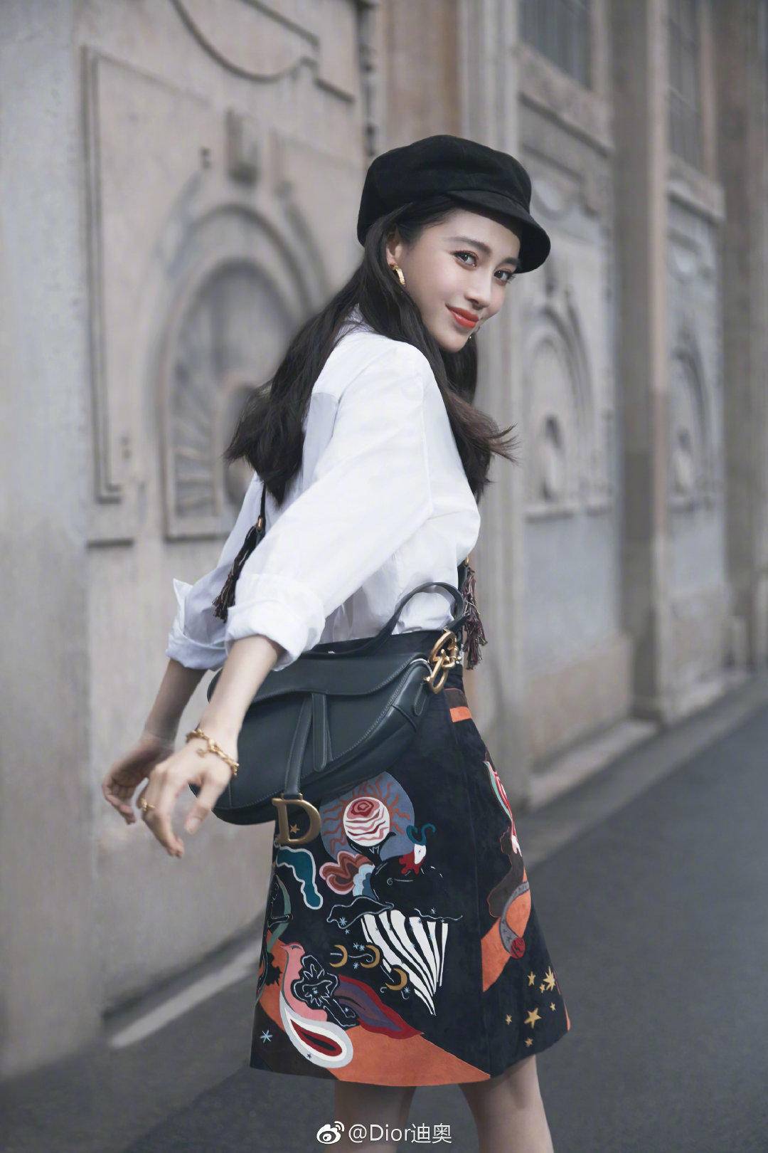 迪奥马鞍包黑皮王俊凯,王俊凯同款迪奥马鞍包