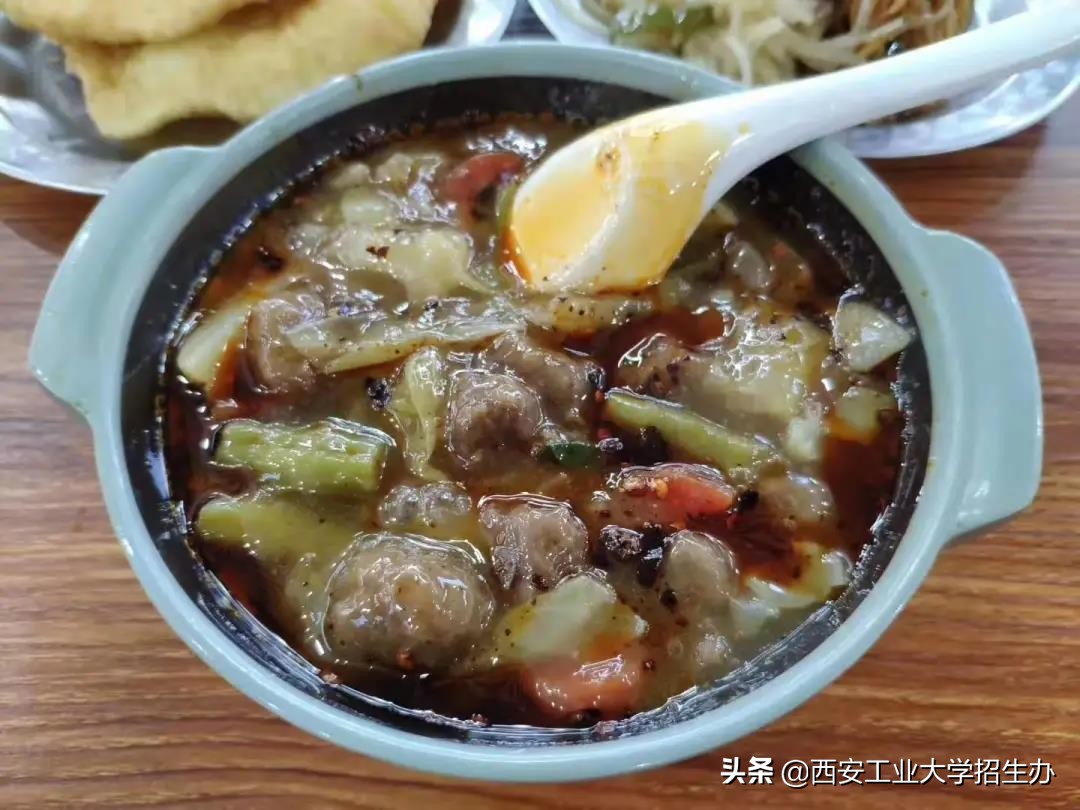陕西“超香打卡地”曝光，这所高校顿顿享受！网友：别人家的大学