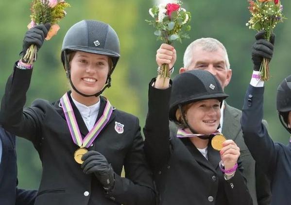 霍启刚郭晶晶带着孩子去赚零花钱,霍启刚晒儿女擦车