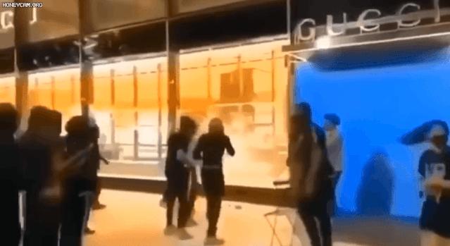 美国留学生打劫奢侈品店,中国留学生趁火打劫奢侈品