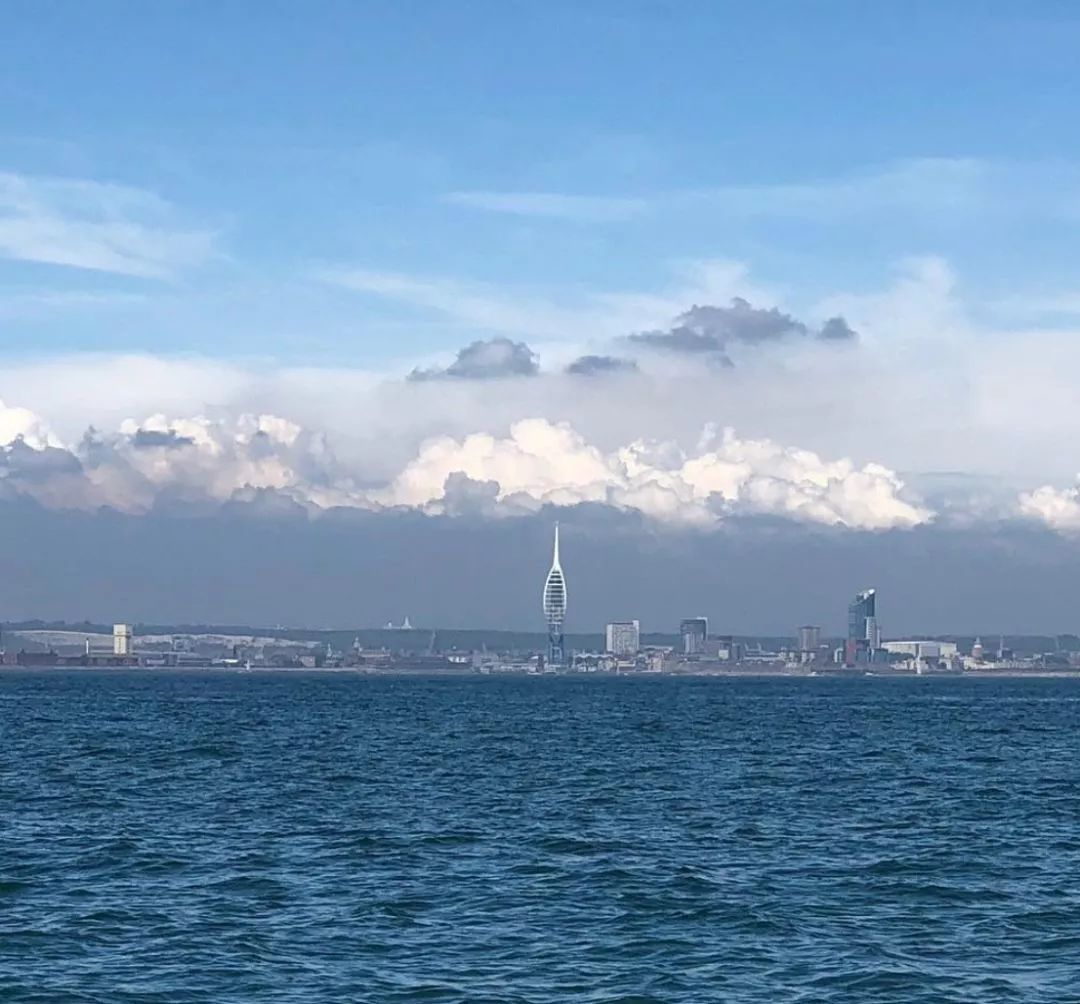 孤独的建筑物,孤独的建筑金湾