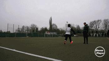 足球训练中的正确跑位方法,足球提高瞬间压迫的训练方法