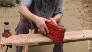 中国宝藏爷爷靠玩木头火到国外了,中国宝藏爷爷玩木头火到国外了