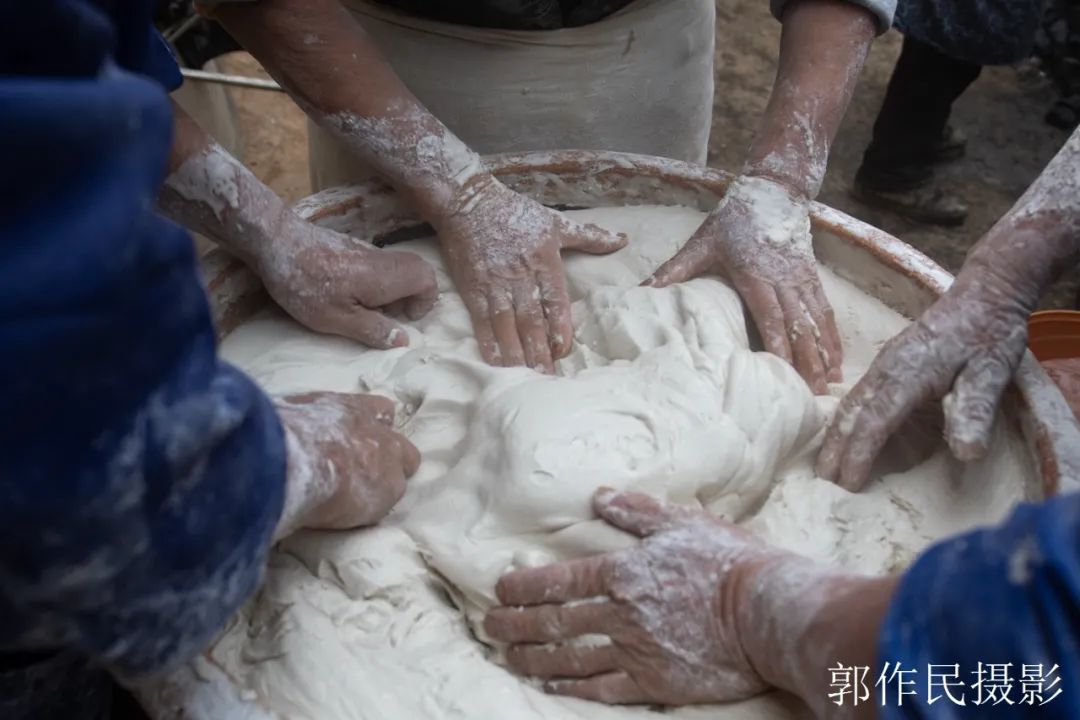 山东漏粉条的过程视频,漏瓢式粉条制作技术视频